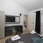 Piccolo Paradiso Mit Beheiztem Pool By Interhome بيت للعطل روفينجسكو سيلو