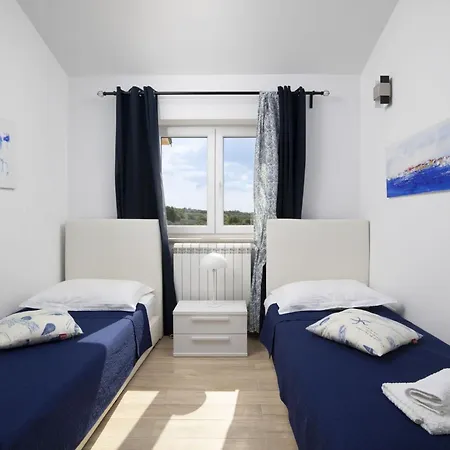 Piccolo Paradiso Mit Beheiztem Pool By Interhome Vikendica