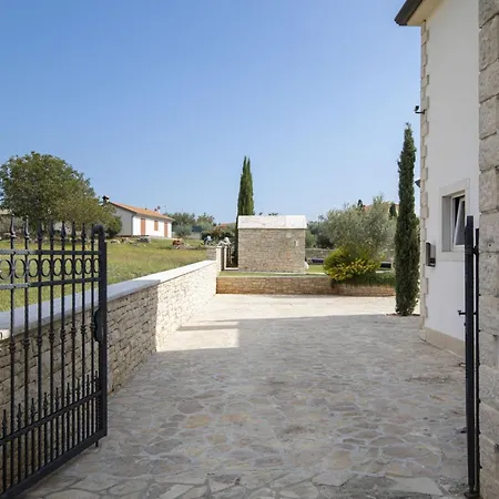Piccolo Paradiso Mit Beheiztem Pool By Interhome
