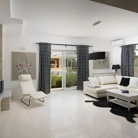 Vakantiehuis Piccolo Paradiso Mit Beheiztem Pool By Interhome
