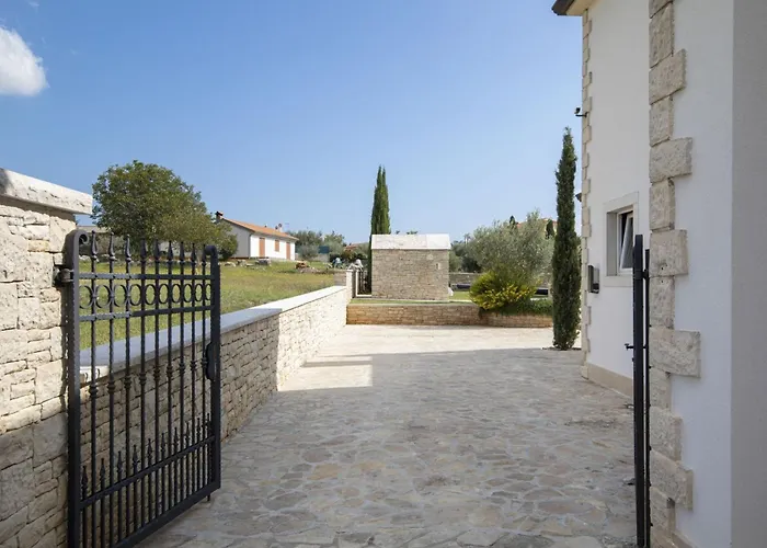 Piccolo Paradiso Mit Beheiztem Pool By Interhome